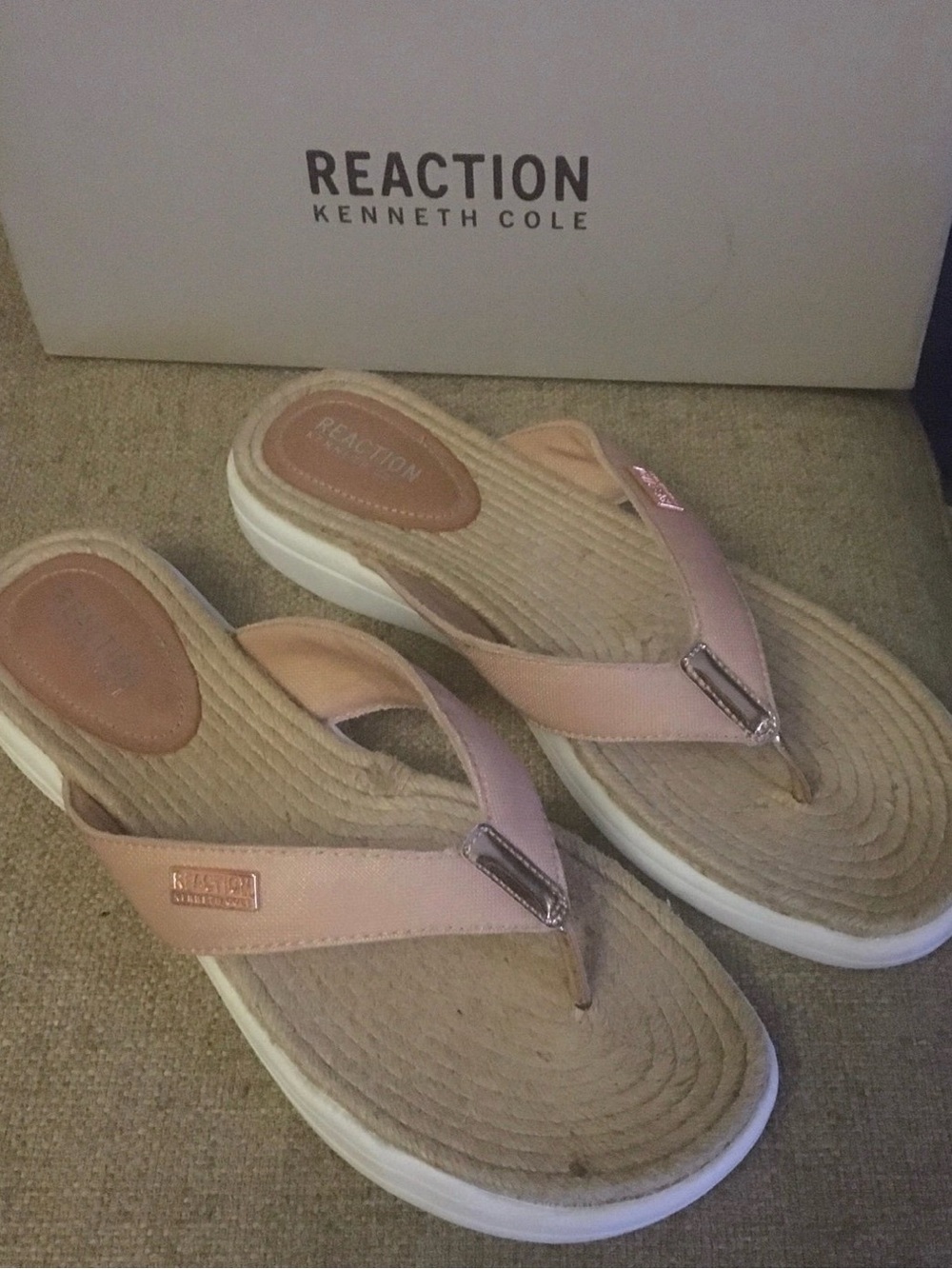 Reaction Kenneth Cole Women’s Pink Flip Flop Sandals Size 11